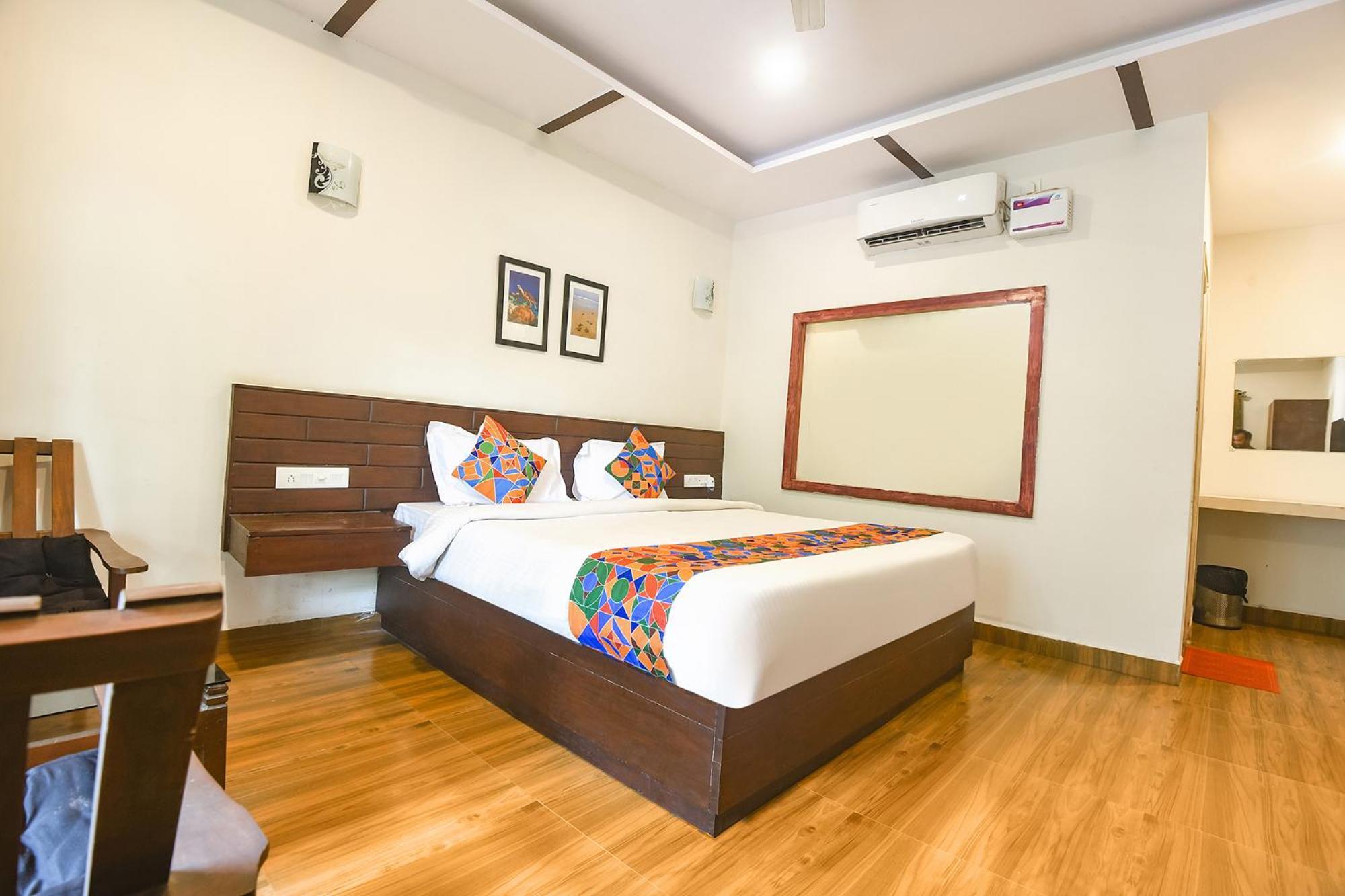 Fabhotel La Volga - Nr Morjim Beach Bagian luar foto