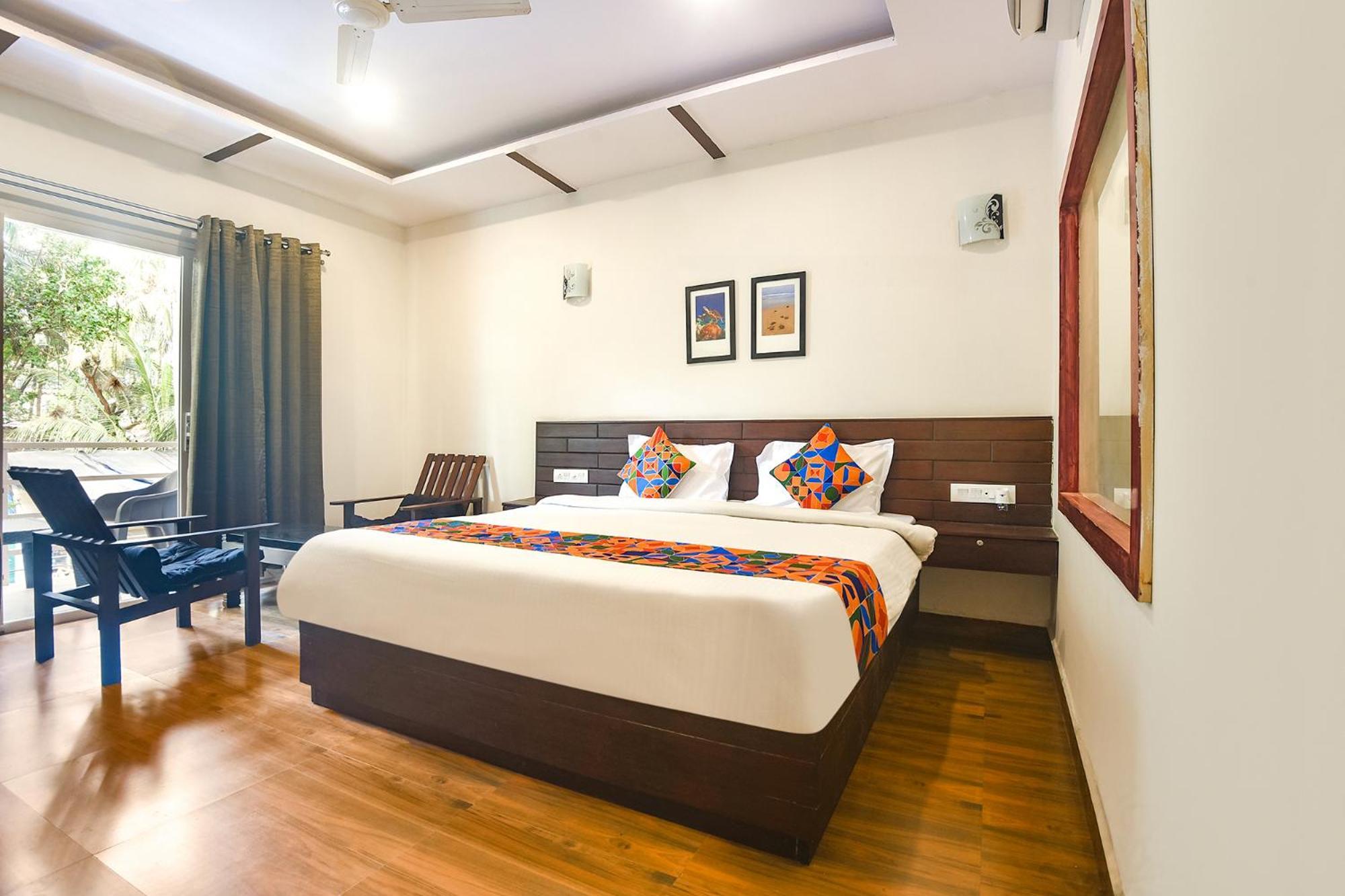 Fabhotel La Volga - Nr Morjim Beach Bagian luar foto