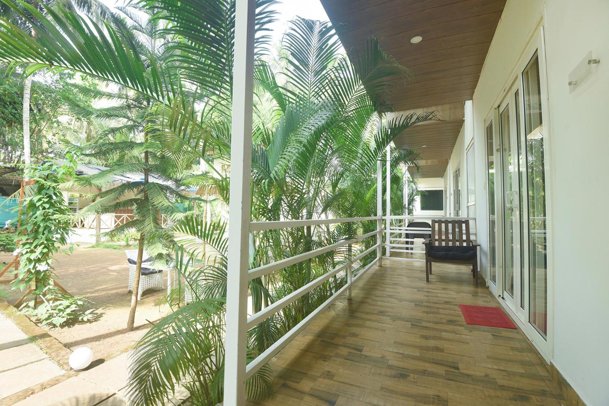 Fabhotel La Volga - Nr Morjim Beach Bagian luar foto